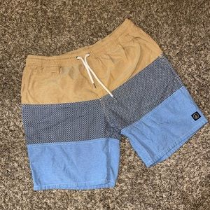 MENS VOLCOM BOARD SHORTS LARGE